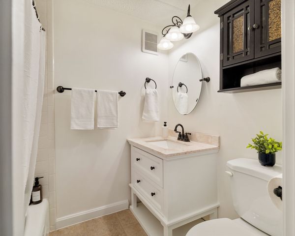 993 Massachusetts Ave 203, Arlington, MA 02476