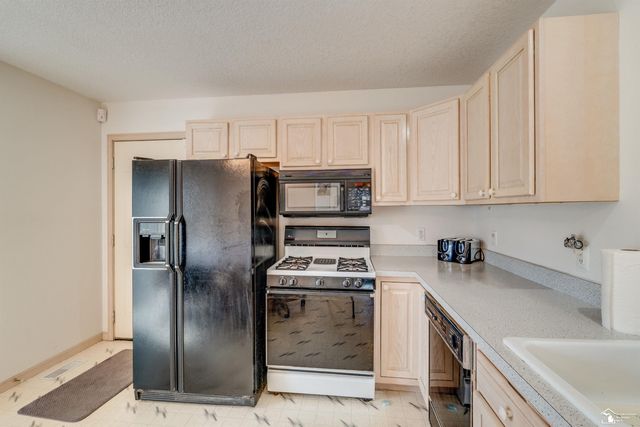 10223 Summerfield Road, Temperance, MI 48182