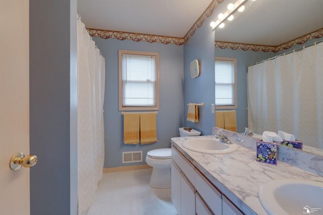 10223 Summerfield Road, Temperance, MI 48182