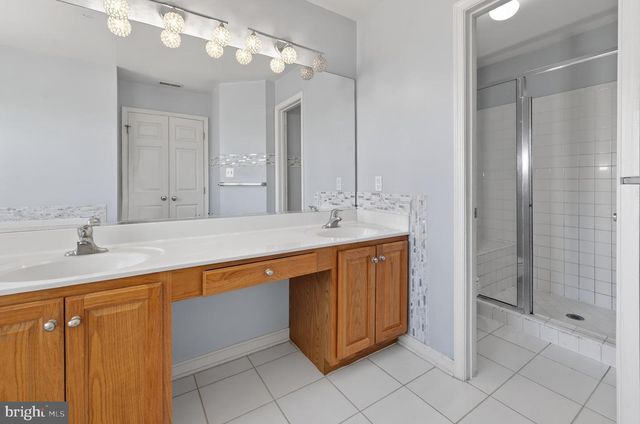 11913 HUNTERS LN, Rockville, MD 20852