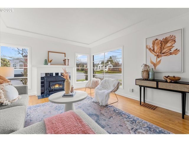 6435 Ne BROADWAY, Portland, OR 97213