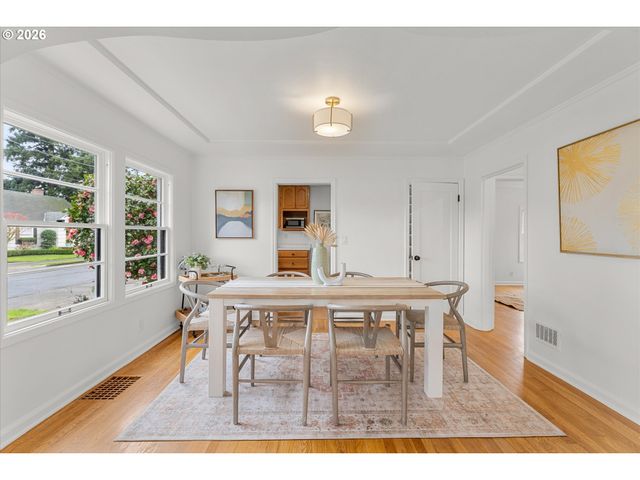 6435 Ne BROADWAY, Portland, OR 97213