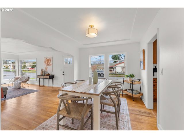 6435 Ne BROADWAY, Portland, OR 97213