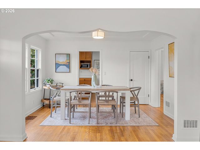 6435 Ne BROADWAY, Portland, OR 97213