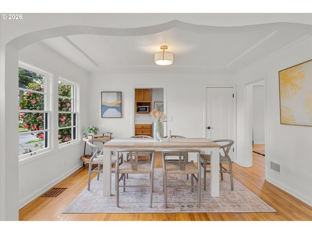 6435 Ne BROADWAY, Portland, OR 97213