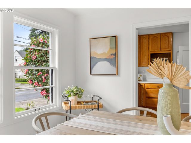 6435 Ne BROADWAY, Portland, OR 97213