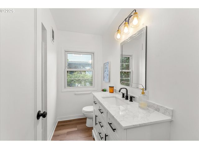 6435 Ne BROADWAY, Portland, OR 97213