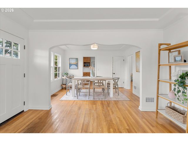 6435 Ne BROADWAY, Portland, OR 97213