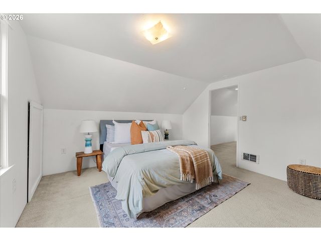 6435 Ne BROADWAY, Portland, OR 97213