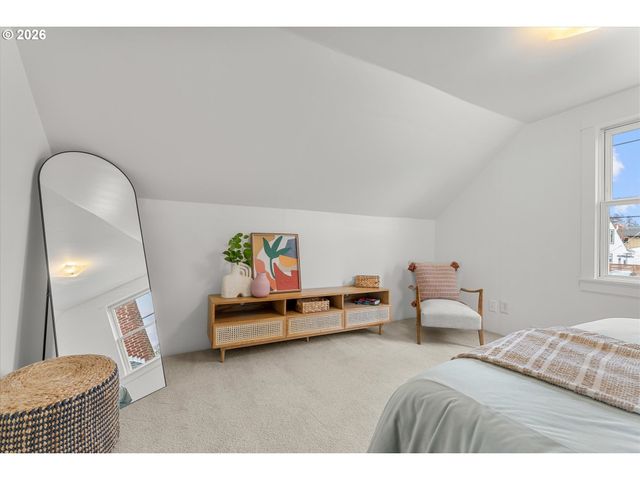 6435 Ne BROADWAY, Portland, OR 97213