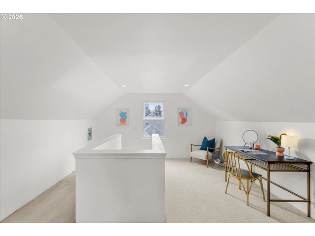 6435 Ne BROADWAY, Portland, OR 97213