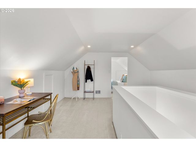 6435 Ne BROADWAY, Portland, OR 97213