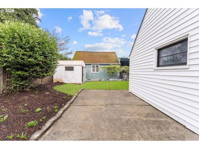 6435 Ne BROADWAY, Portland, OR 97213