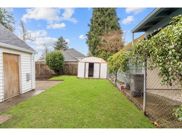 6435 Ne BROADWAY, Portland, OR 97213