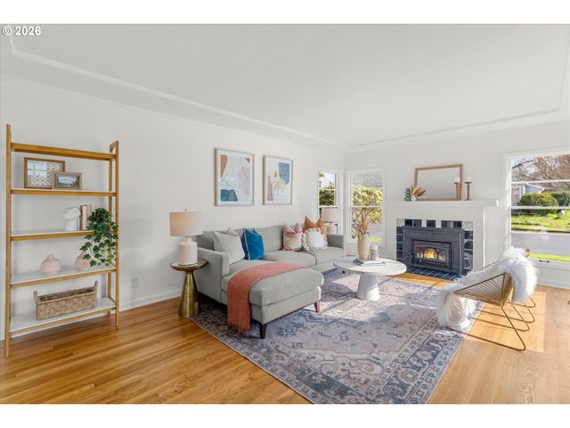 6435 Ne BROADWAY, Portland, OR 97213