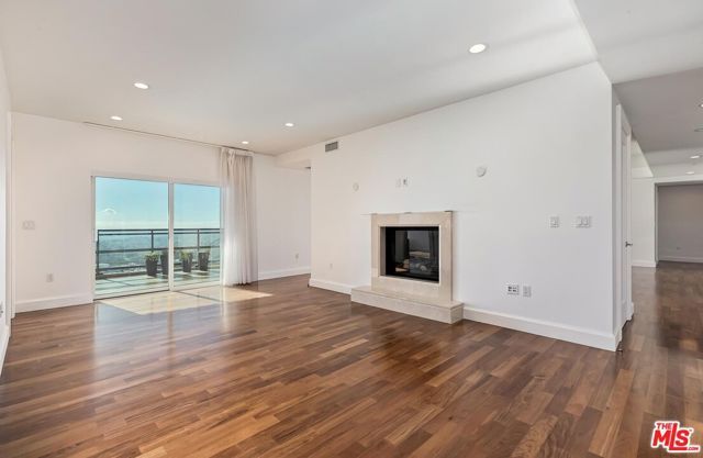 1 W Century Drive 21A, Los Angeles, CA 90067