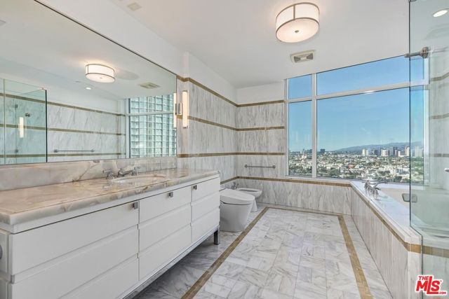 1 W Century Drive 21A, Los Angeles, CA 90067