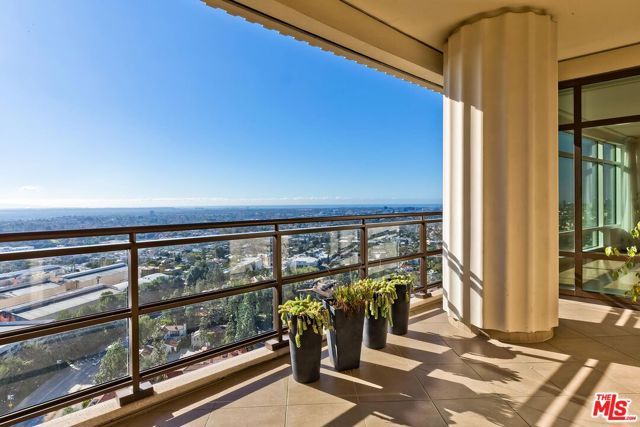 1 W Century Drive 21A, Los Angeles, CA 90067
