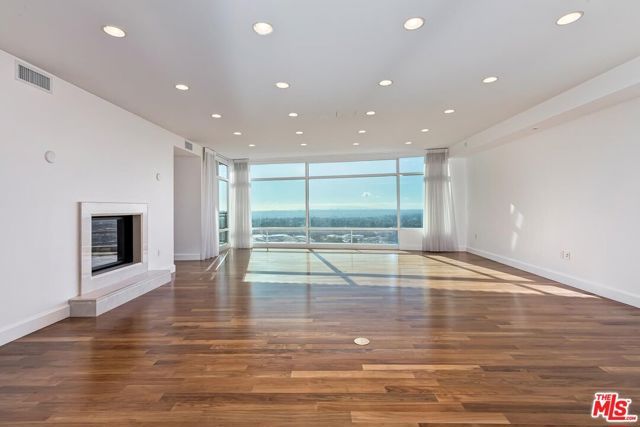 1 W Century Drive 21A, Los Angeles, CA 90067