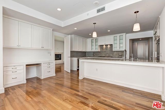 1 W Century Drive 21A, Los Angeles, CA 90067