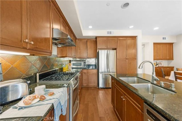 80 Full Moon, Irvine, CA 92618
