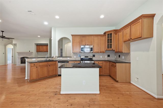 12811 Flat Creek Drive, Pearland, TX 77584