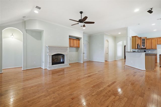 12811 Flat Creek Drive, Pearland, TX 77584