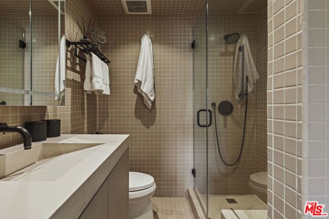 1131 Alta Loma Road 528, West Hollywood, CA 90069