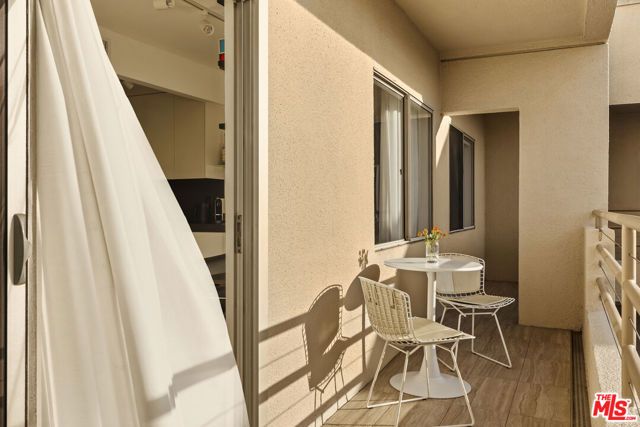 1131 Alta Loma Road 528, West Hollywood, CA 90069