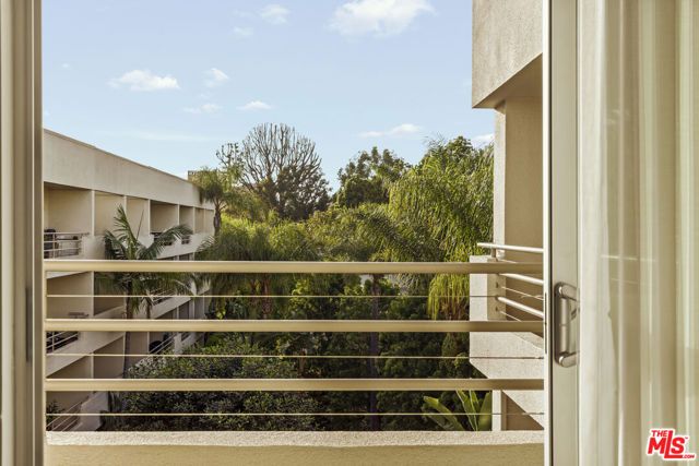 1131 Alta Loma Road 528, West Hollywood, CA 90069