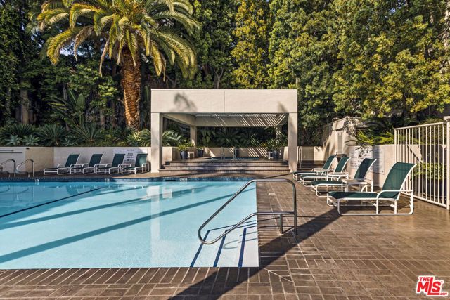 1131 Alta Loma Road 528, West Hollywood, CA 90069