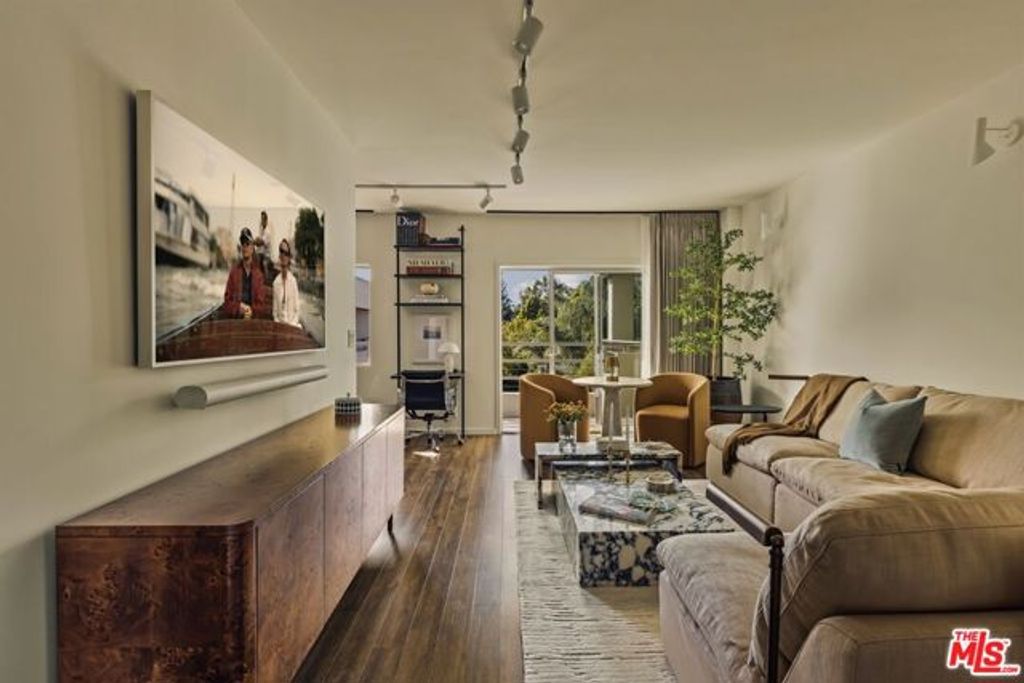 1131 Alta Loma Road 528, West Hollywood, CA 90069