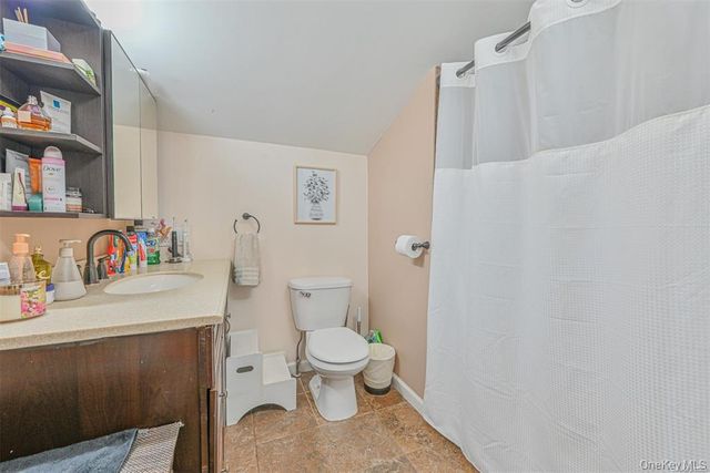 45 Jervis Avenue, Copiague, NY 11726