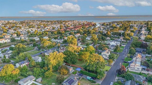 45 Jervis Avenue, Copiague, NY 11726