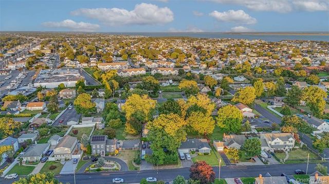 45 Jervis Avenue, Copiague, NY 11726