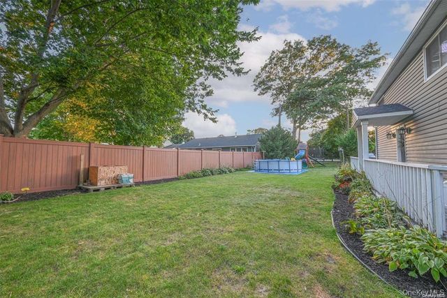 45 Jervis Avenue, Copiague, NY 11726