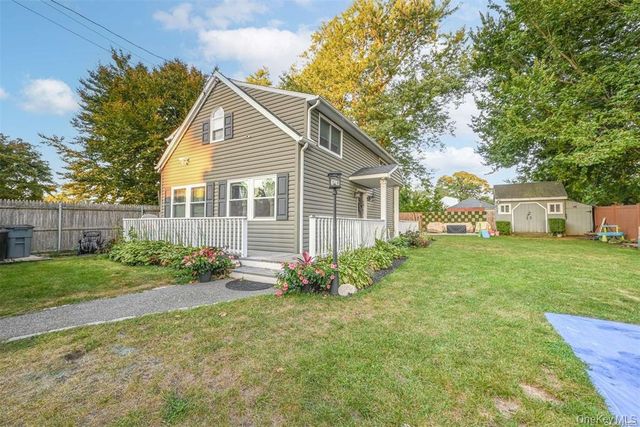 45 Jervis Avenue, Copiague, NY 11726