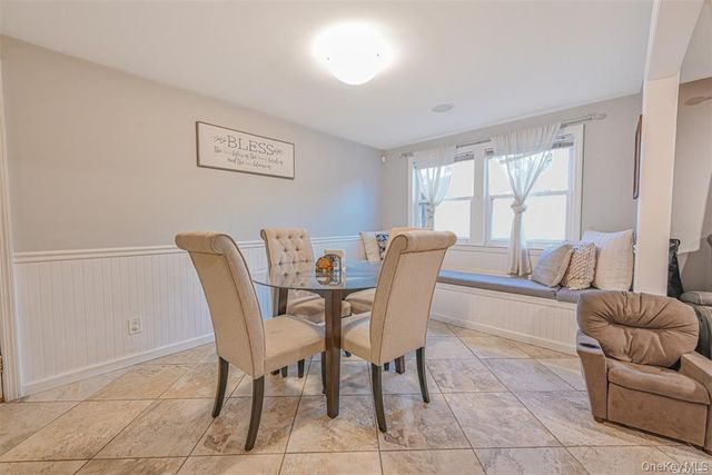 45 Jervis Avenue, Copiague, NY 11726