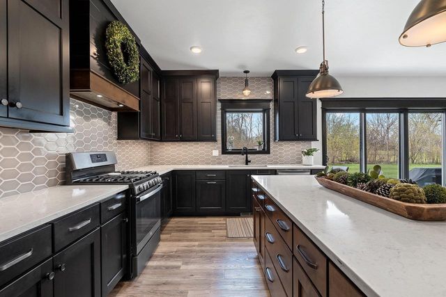 2212 GOBLET LANE, De Pere, WI 54115