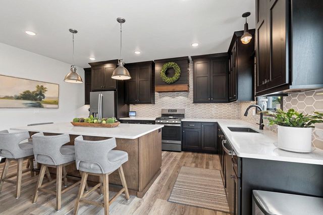 2212 GOBLET LANE, De Pere, WI 54115