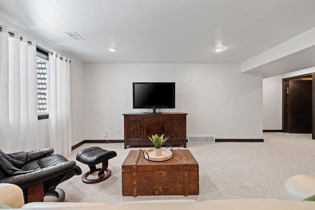 2212 GOBLET LANE, De Pere, WI 54115