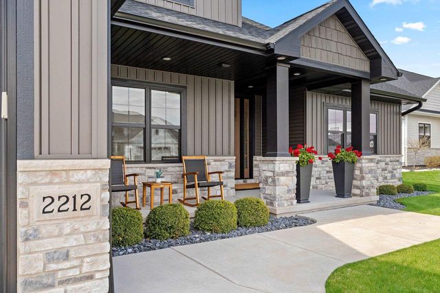 2212 GOBLET LANE, De Pere, WI 54115