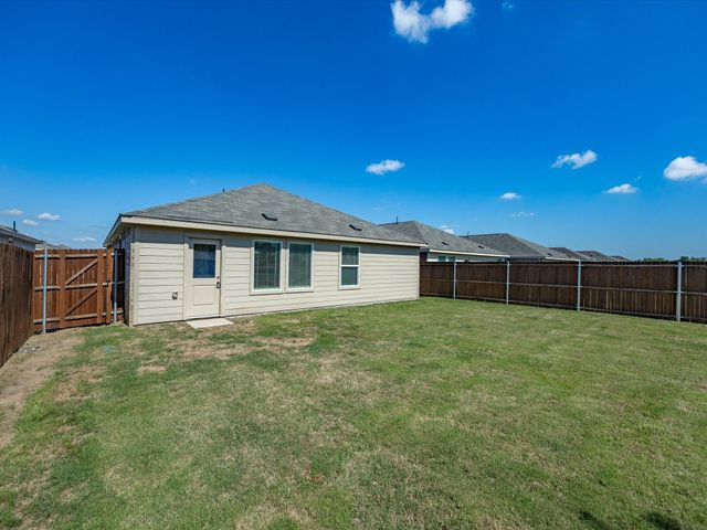 4952 Stonebridge Drive, Ennis, TX 75119