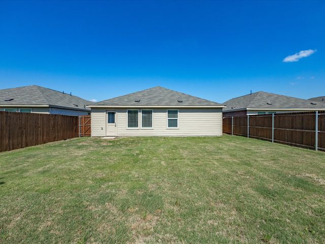 4952 Stonebridge Drive, Ennis, TX 75119
