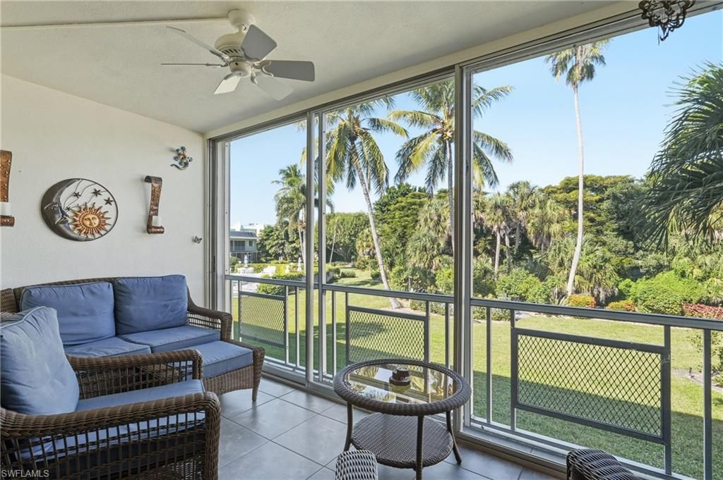 215 Cypress WAY E # D8, Naples, FL 34110