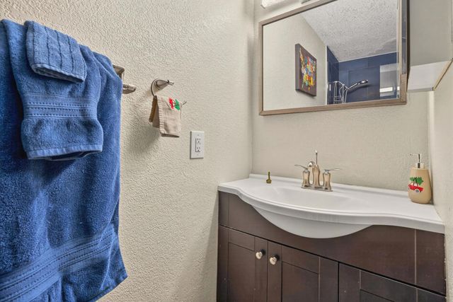 2800 N Los Felices Circle E C-111, Palm Springs, CA 92262