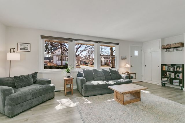 9512 Jefferson Avenue, Brookfield, IL 60513