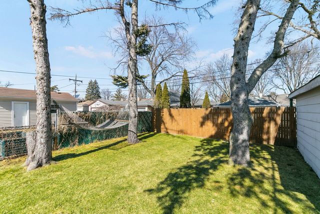 9512 Jefferson Avenue, Brookfield, IL 60513