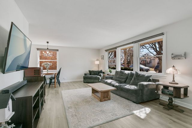 9512 Jefferson Avenue, Brookfield, IL 60513