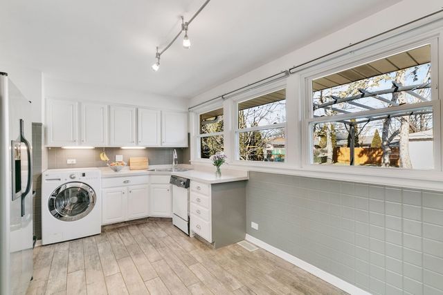 9512 Jefferson Avenue, Brookfield, IL 60513